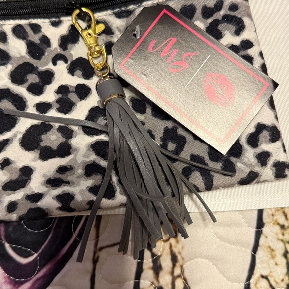 Makeup Junkie Glittery Gray and Leopard Print Clutch - Picture 2 of 4